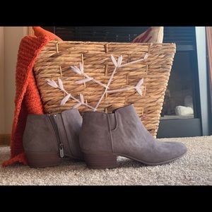 Women’s ankle booties